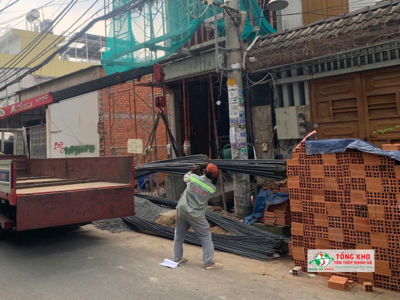 Giao 12 tấn thép Pomina D16 CB400-V đến công trình nhà phố 4 tầng trên đường Phạm Thế Hiển, Quận 8