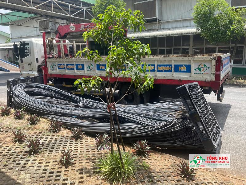 Giao 15 tấn thép Pomina D12 và D16 cho nhà xưởng gần Khu công nghiệp Tân Bình