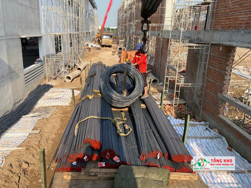 Giao 35 tấn thép Pomina D20, D25 cho thi công tại công trình trường học thuộc phường Phú Thạnh, Quận Tân Phú
