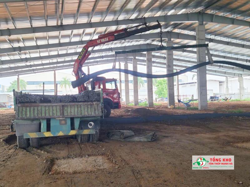 Giao 6700 cây thép thanh vằn phi 10 Pomina cho công trình xây dựng tại KCN Long Giang, Tiền Giang