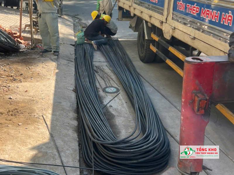 Đại lý Tôn Thép Mạnh Hà cung cấp thép Việt Nhât đa dạng quy cách, giá tốt, có giao theo tiến độ cho khách tại Quận 10