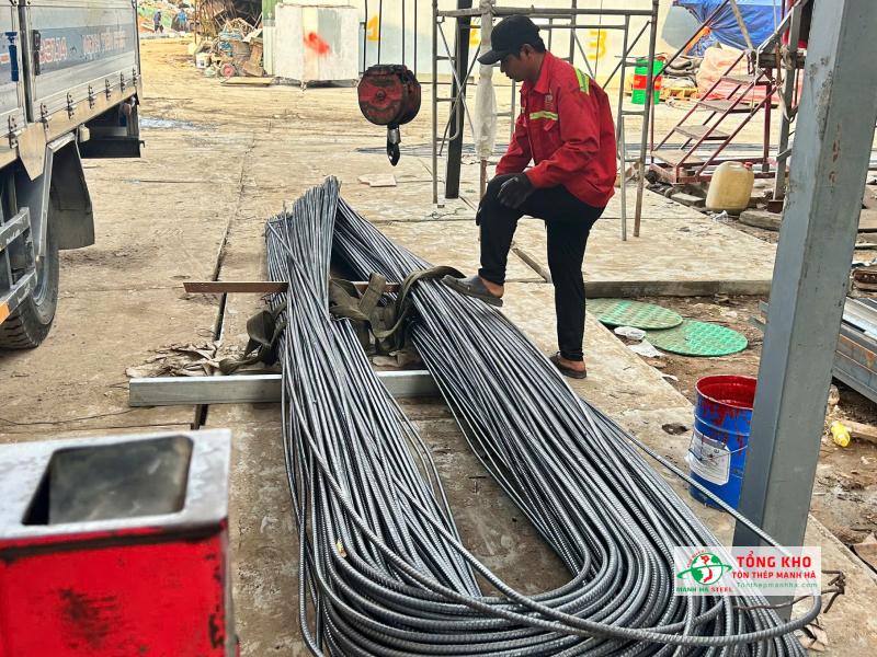 Giao 4 tấn thép Việt Nhật D16, D20 CB400-V đến nhà xưởng tại KCN Lê Minh Xuân, huyện Bình Chánh