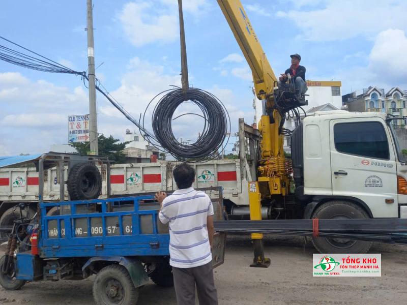 Giao 2.3 tấn thép cuộn Việt Nhật D6 cho công trình kho vận tại khu vực Lê Minh Xuân, huyện Bình Chánh