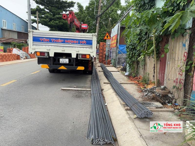 Giao 1.2 tấn thép Việt Nhật D16 đến công trình nhà phố tại Trung Chánh, Hóc Môn