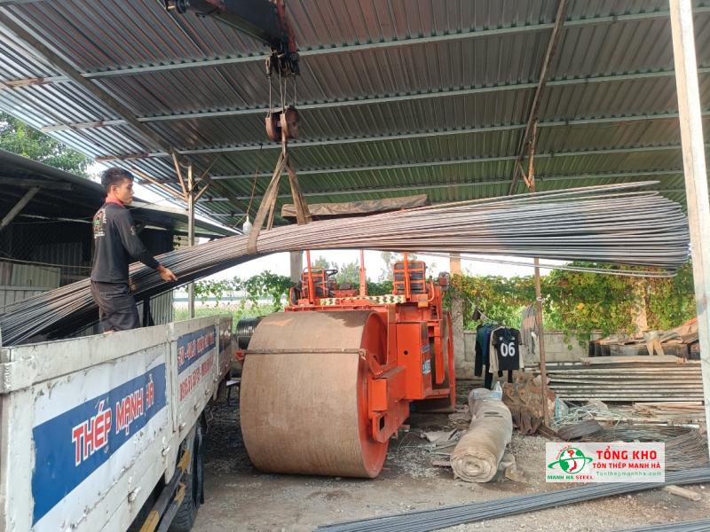 5 tấn thép Việt Nhật D25 giao đến công trình kho bãi khu vực Cần Giuộc, Long An