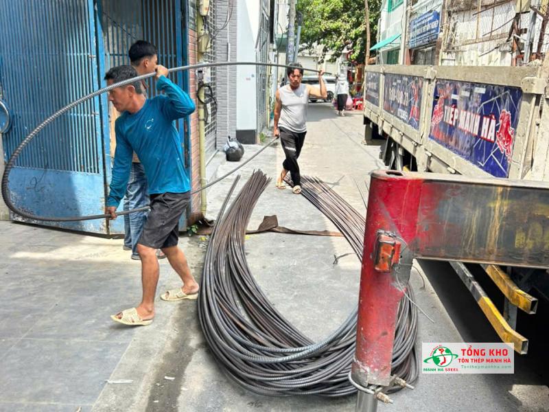 Giao 50 cây thép D16 Việt Nhật đến công trình nhà phố trong khu vực Cô Giang, Quận 1