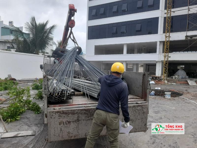 Giao 1.2 tấn thép Việt Nhật D14 cho công trình văn phòng đường Cộng Hòa, Tân Bình