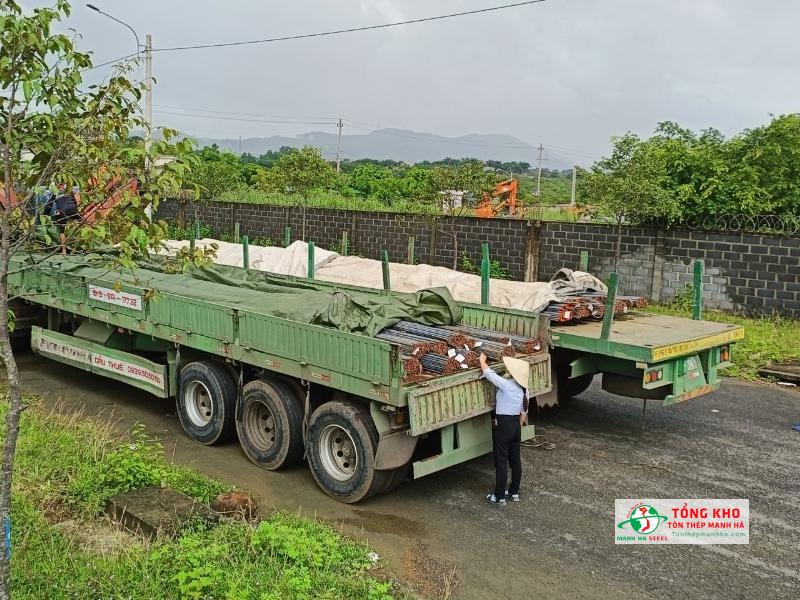 25 tấn thép D16, D28 giao công trình nhà máy tại KCN Long Giang