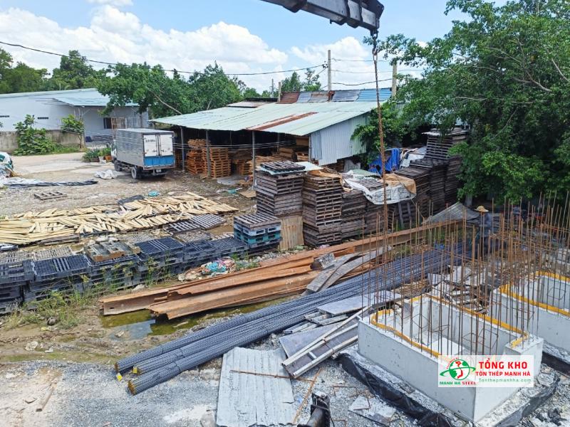 Thép Việt Nhật được lựa chọn cho các công trình kho bãi quanh cảng Hiệp Phước nhờ khả năng chống oxy hóa tốt