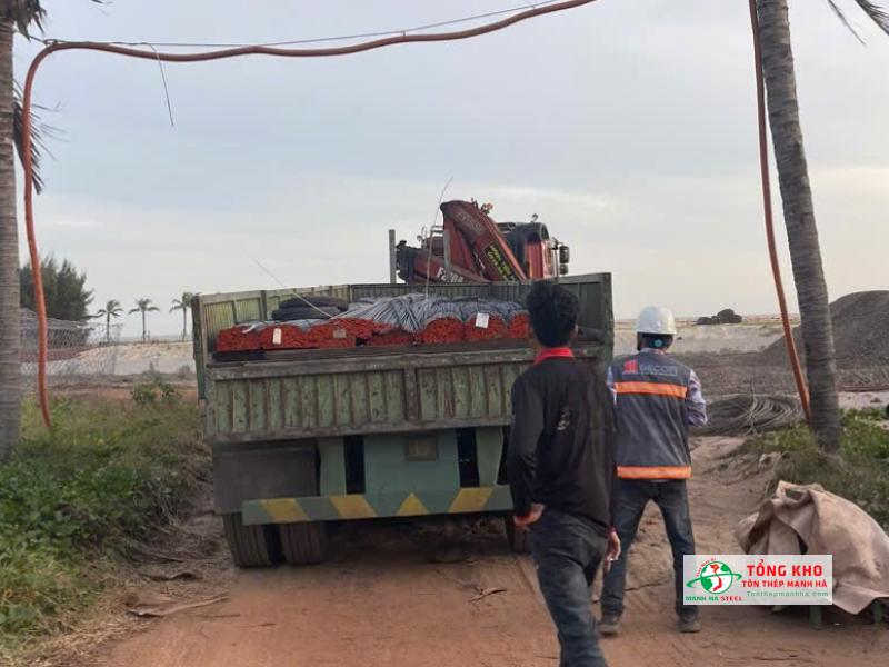 Giao 25 tấn sắt thép xây dựng đến công trình khu nghỉ dưỡng tại Bà Rịa – Vũng Tàu
