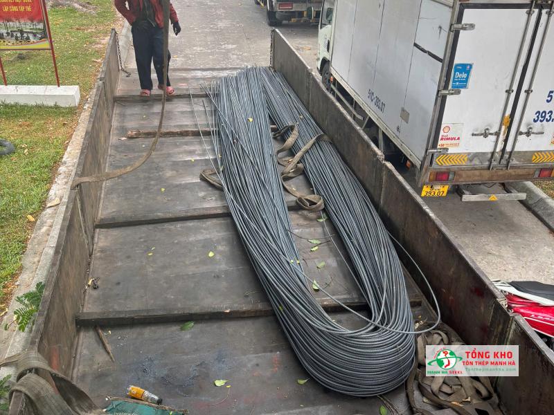 Giao thép xây dựng cho công trình nhà ở quân đội tại Quận 12, gồm thép phi 8: 1.402kg, phi 10: 248 cây và phi 12: 255 cây