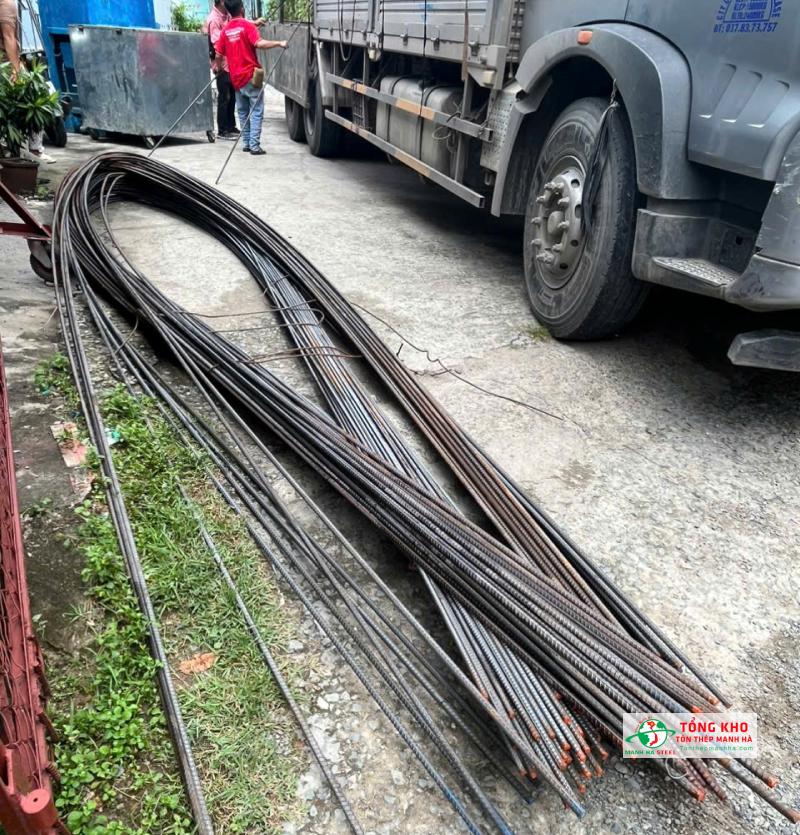 Giao thép xây dựng Miền Nam CB400 cho công trình bãi xe công ty tại Quận 3, tổng 115 cây phi 12 và phi 16