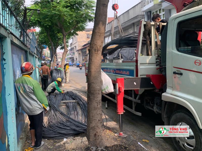 Giao thép Miền Nam cho công trình mở rộng trường học tại Quận 4, tổng đơn hàng gồm 270 cây thép, 450kg thép D8
