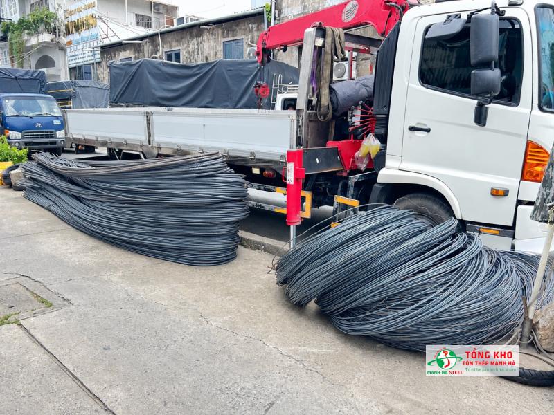 Giao thép xây dựng Miền Nam cho công trình Quận 5: Phi 6, phi 8 mỗi loại 500kg; phi 10: 60 cây, phi 12: 360 cây, phi 16: 70 cây, phi 18: 20 cây, phi 20: 10 cây, phi 22: 26 cây