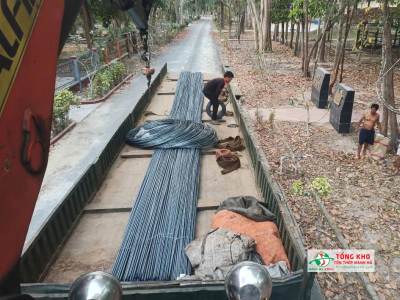 Giao 5 tấn thép xây dựng Miền Nam đến Khu di tích lịch sử Trung ương Cục miền Nam, khu vực cửa khẩu Xa Mát, Tây Ninh