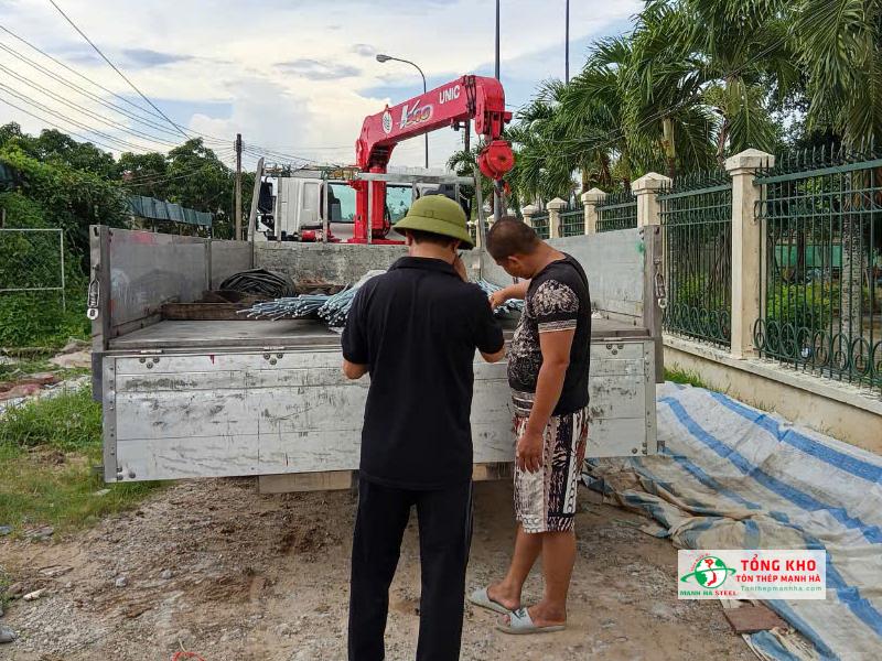 Giao 2 tấn sắt trơn Miền Nam mạ kẽm đến công trình thi công hệ thống điện tại Viện Cây ăn quả miền Nam, Tiền Giang